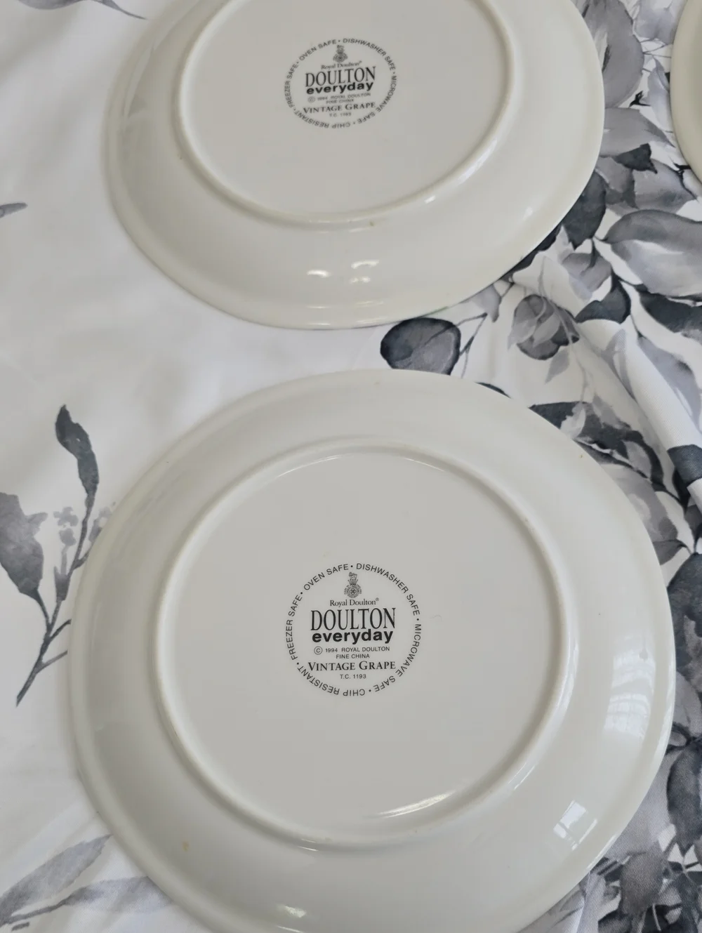 Vintage Royal Doulton Set Of 4 Everyday Fine China Vintage Grape Salad Plates
